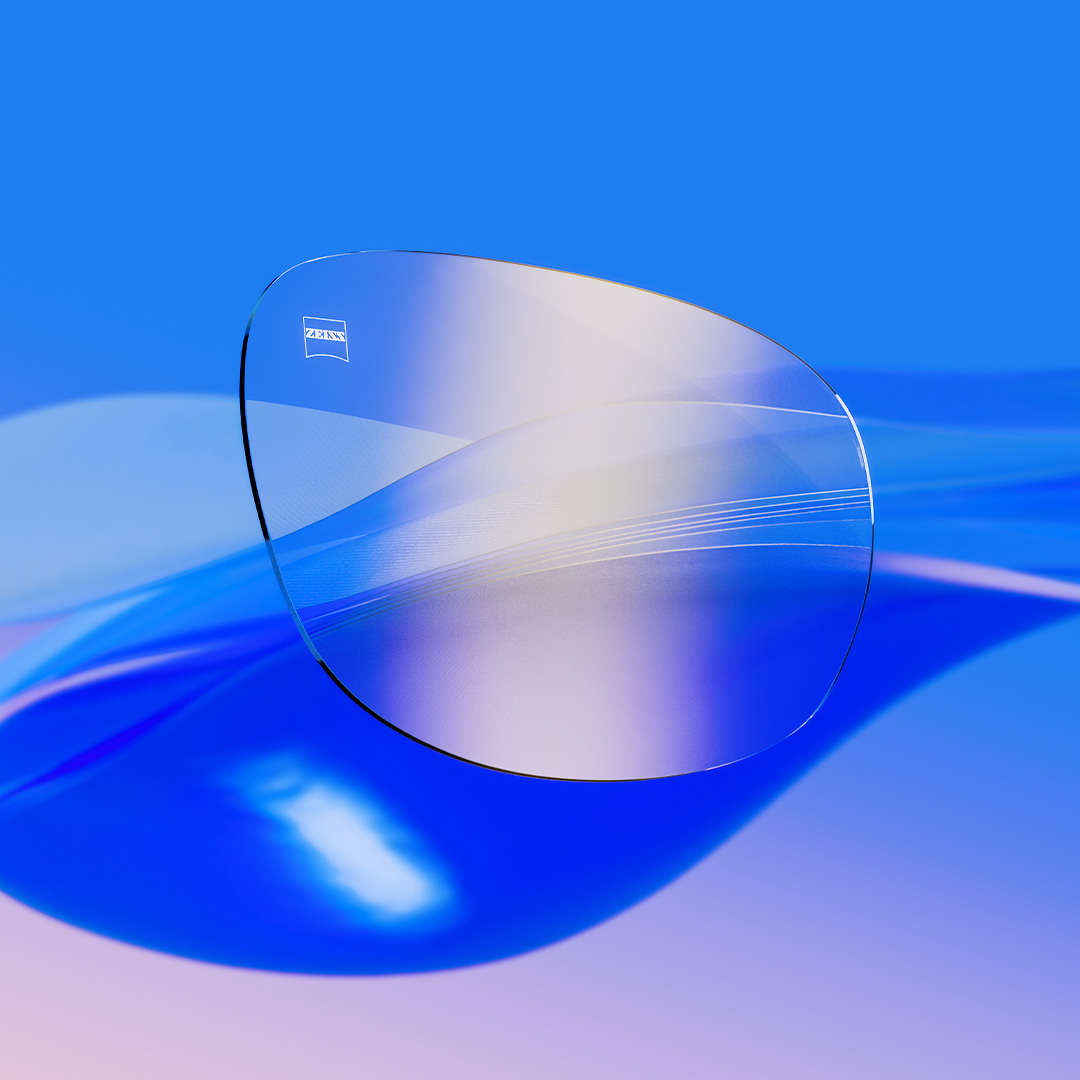Lentes cristalinas com o tratamento ZEISS DuraVision Gold UV com um subtil reflexo dourado.