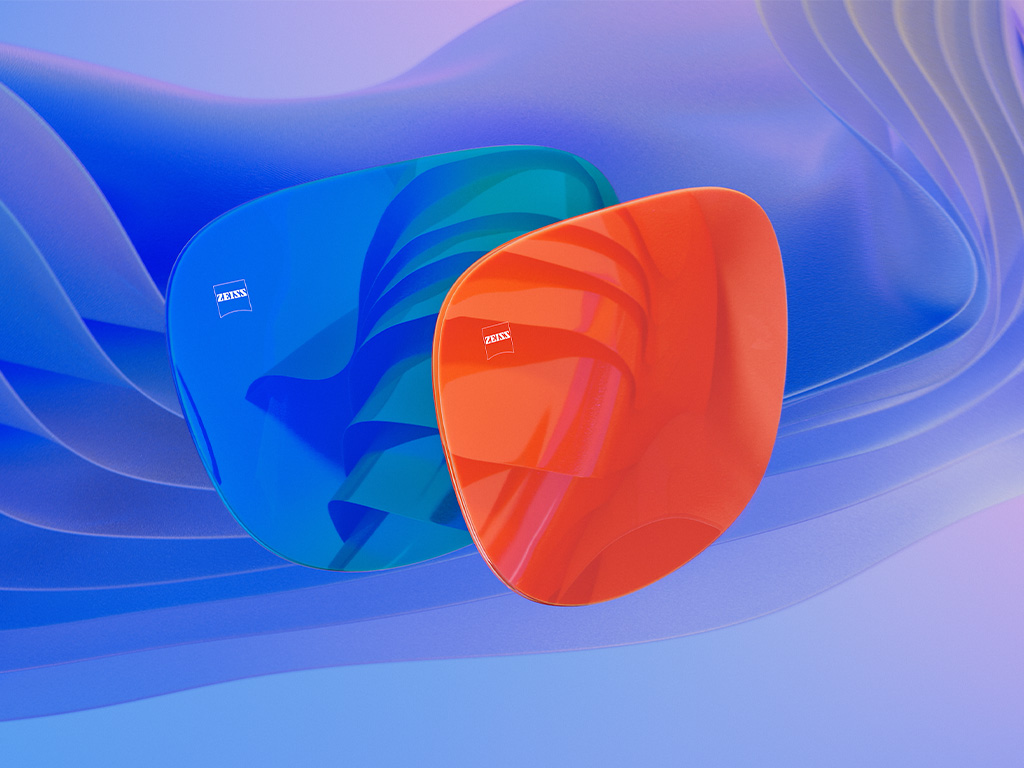 Ilustração 3D gerada por computador de duas lentes de óculos de sol com revestimento espelhado azul e laranja.
