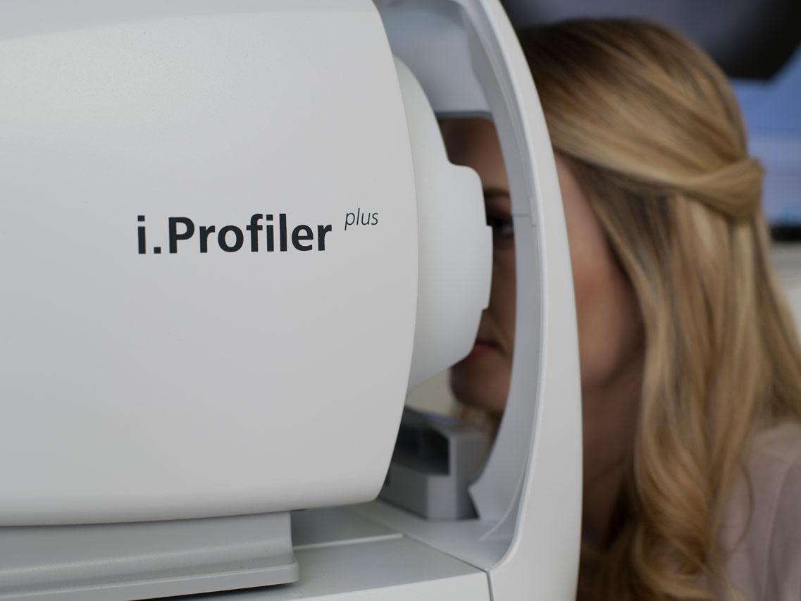 O ZEISS i.Profiler®plus consegue medir mais de 1 500 pontos de referência por olho em apenas 60 segundos.