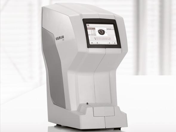 O ZEISS VISUPLAN 500 realiza o rastreio do glaucoma de maneira fácil, mediante um sopro de ar suave, sem a necessidade de anestesia ou de contacto com o olho.