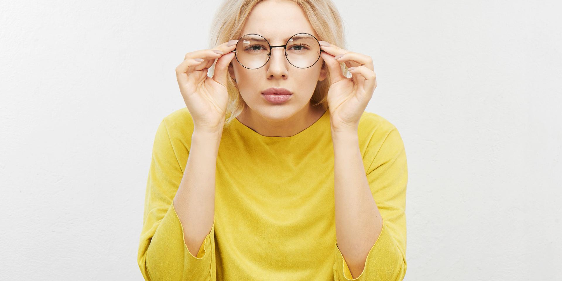 Idealmente, os revestimentos das lentes de óculos devem conseguir fazer tudo