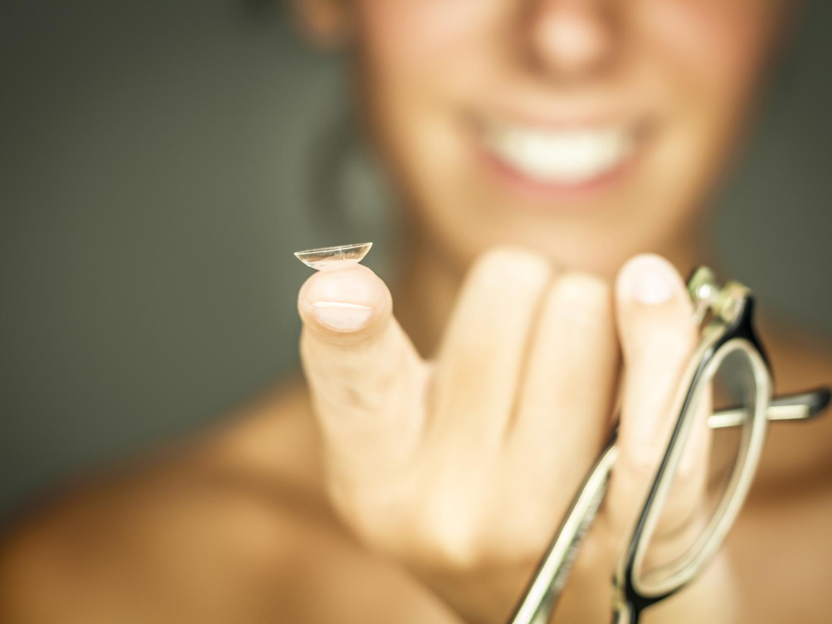Astigmatismo: óculos ou lentes de contacto? 