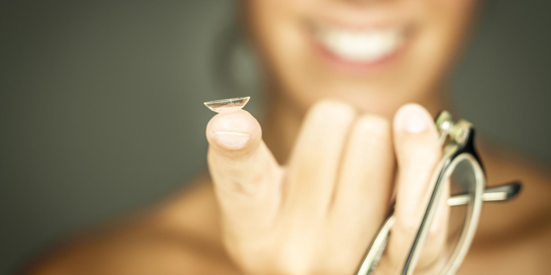 Lentes de contacto ou óculos