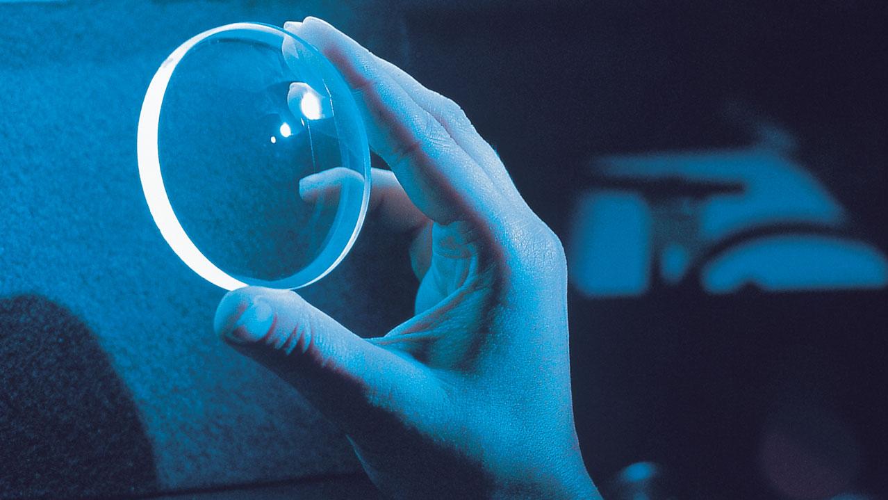 A Carl Zeiss foi a primeira empresa a fabricar lentes varifocais individuais e personalizadas.