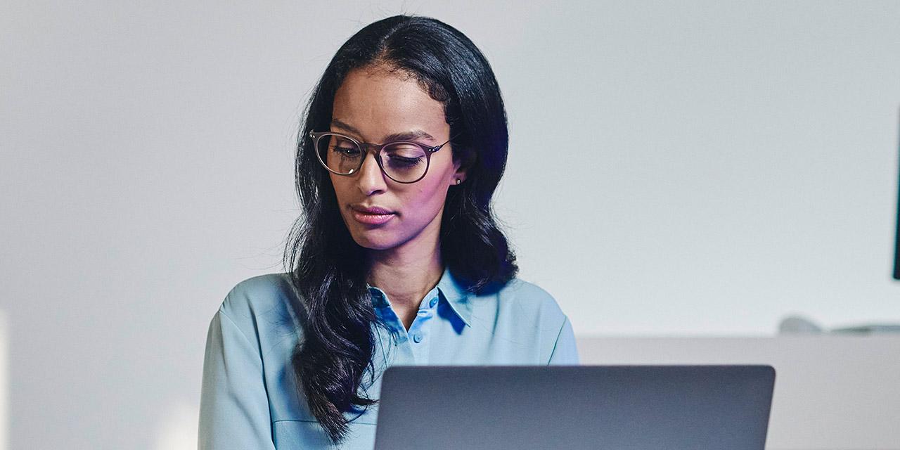 Lentes para o computador: proteja os seus olhos enquanto trabalha