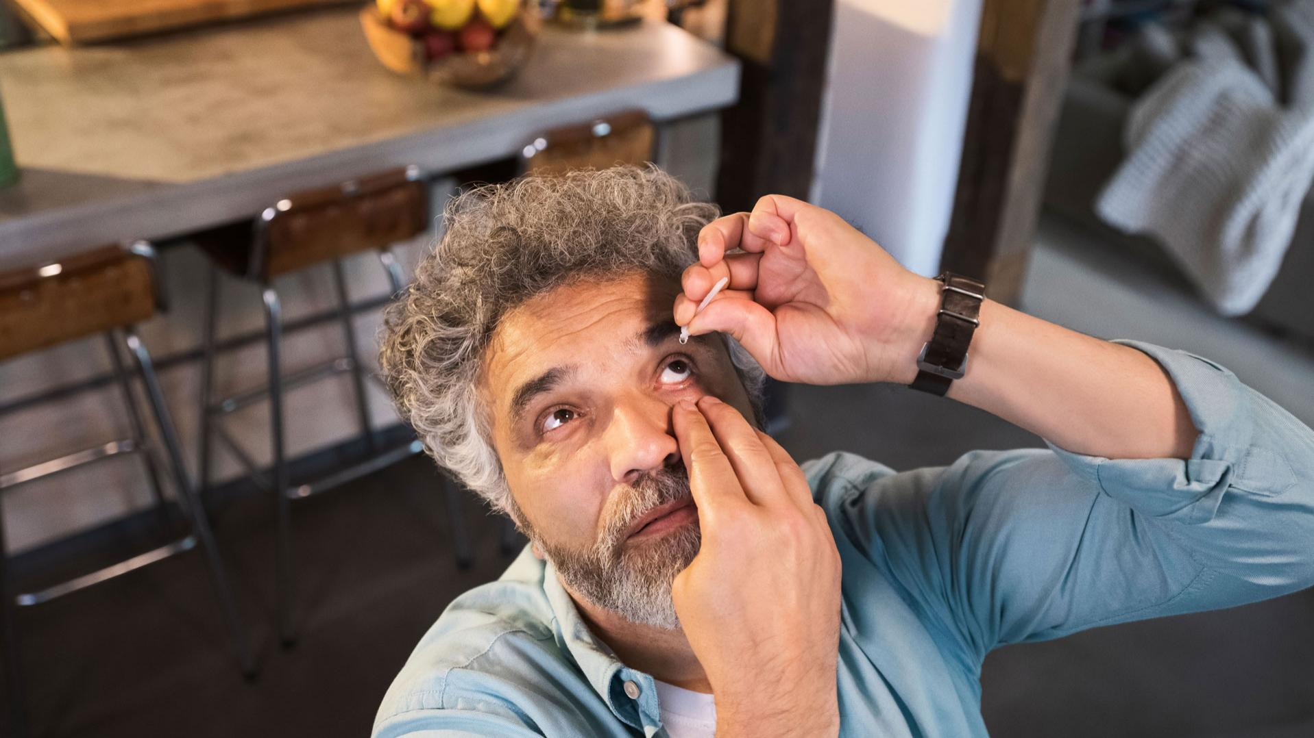O seu médico poderá também receitar um colírio ou outra medicação para evitar a infeção e controlar a pressão ocular.