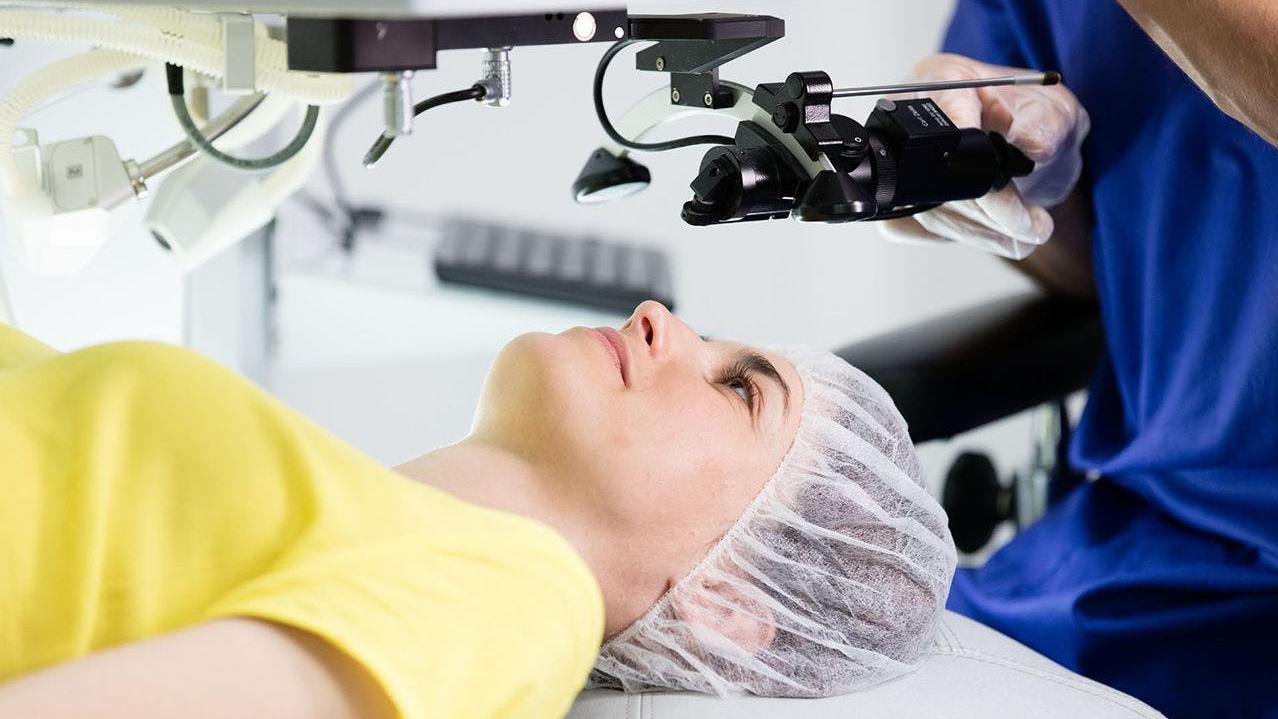 Paciente submetido a cirurgia ocular a laser
