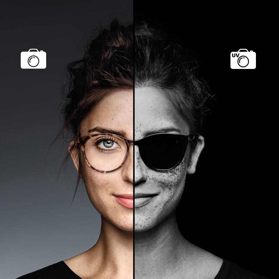Grande plano de uma mulher a usar óculos com tecnologia ZEISS UVProtect. Metade da fotografia foi tirada com uma câmara normal e a outra metade com uma câmara UV. A imagem UV mostra que as lentes incolores da ZEISS são tão eficazes como os óculos de sol a bloquear os raios UV nocivos.