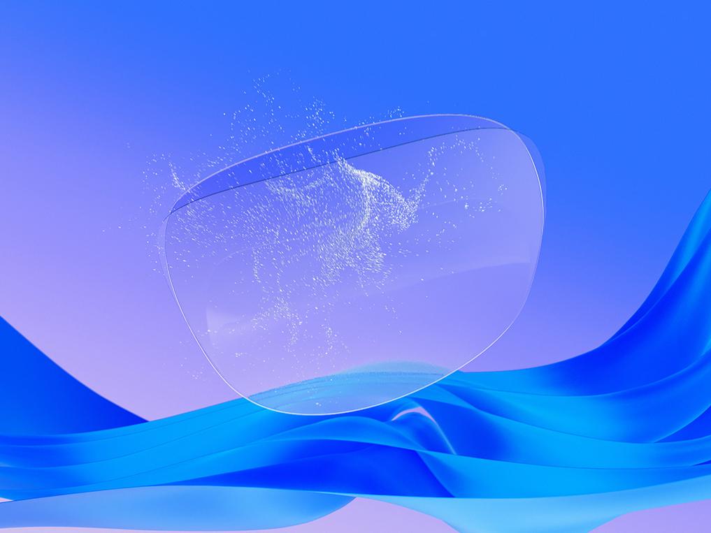 Ilustração 3D gerada por computador da aplicação de um tratamento antiestático sobre uma lente oftálmica transparente, demonstrando a sua capacidade para repelir partículas de pó e manter a superfície limpa.