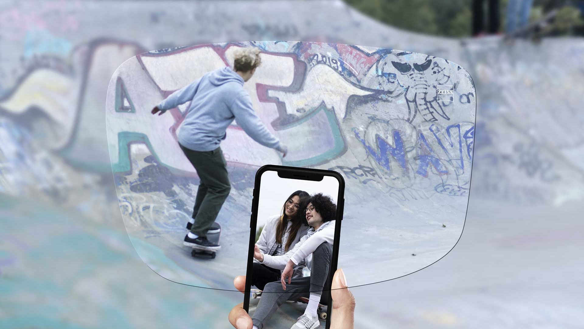 Visão de um parque de skate através das lentes ZEISS SmartLife Monofocal Individual.